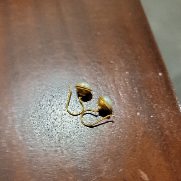 Julie VOS Elegant Gold and Cream Earrings - Picture 3 of 3